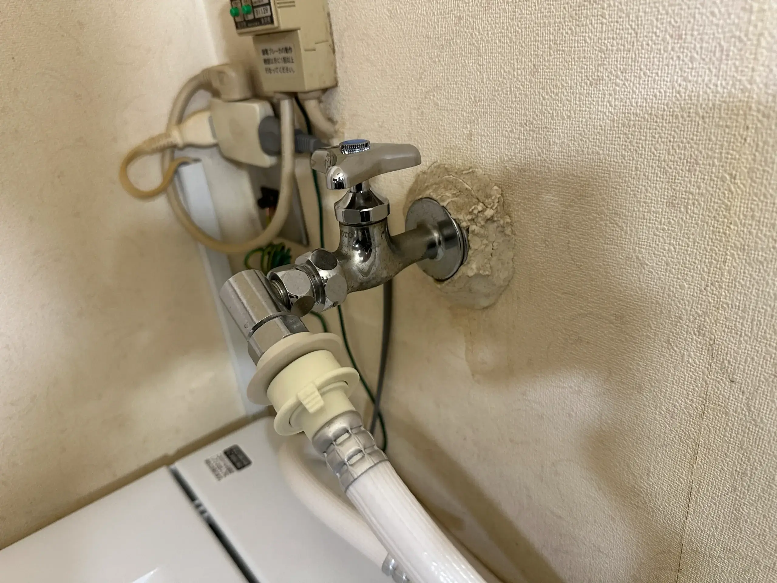 洗濯機用水栓からの水漏れ-加古川市尾上